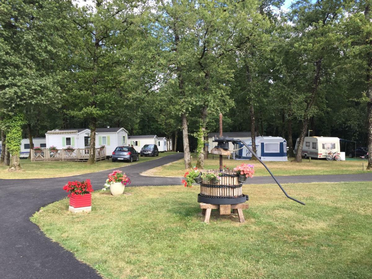 Camping Les Petites Minaudieres Hotel Saint-Sauveur  Exterior foto